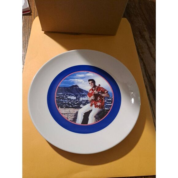 Elvis Presley Signature Collector Plate Hawaiian Style 8" 2017 - Picture 1 of 3